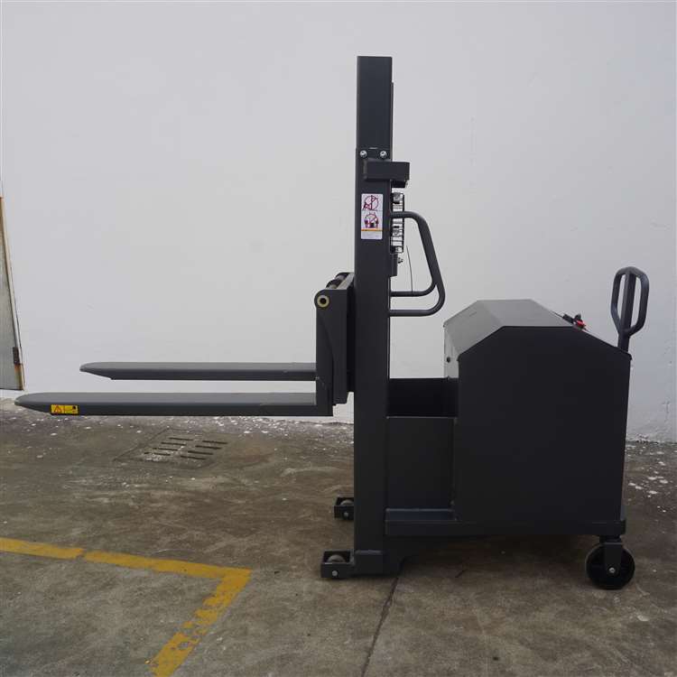 半電動(dòng)配重堆高車(chē) (6) 半電動(dòng)配重堆高車(chē) (6)